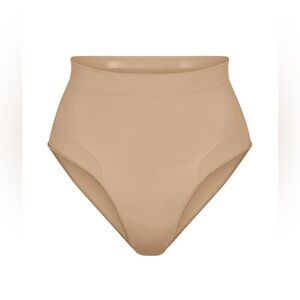 SKIMS Seamless Sculpt Mid Waist Brief‎ Size Small